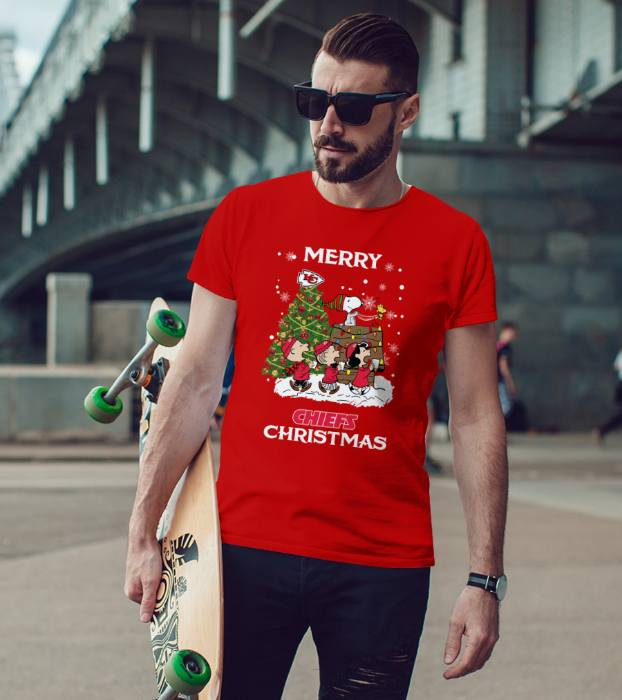 Kansas City Chiefs Merry Christmas Peanuts Tree Celebration T-Shirt