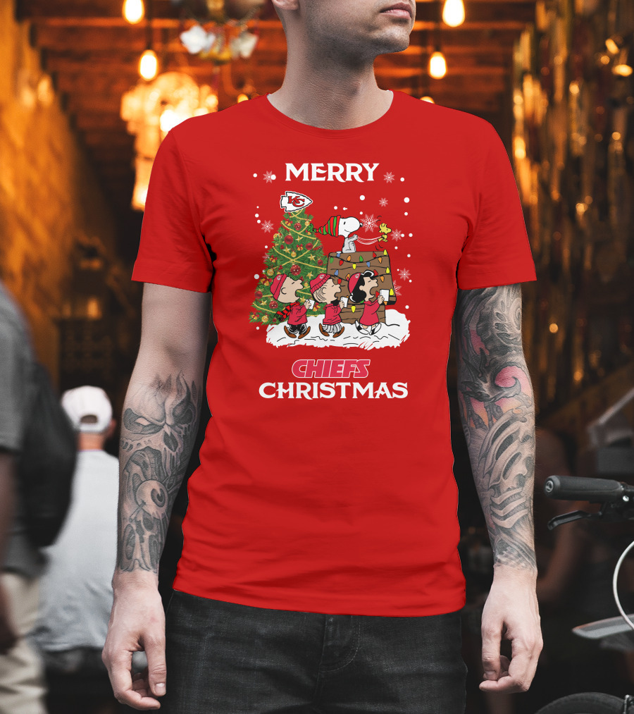 Kansas City Chiefs Merry Christmas Peanuts Tree Celebration T-Shirt
