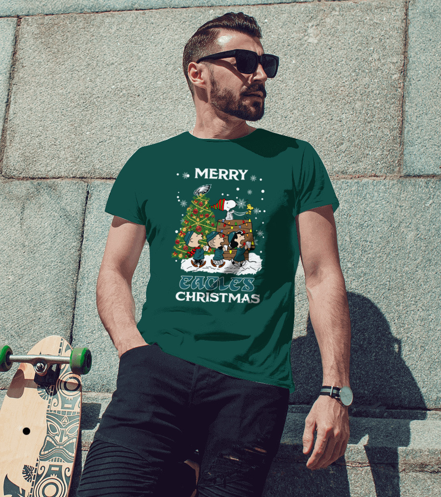 Merry Eagles Christmas Philadelphia Peanuts Christmas Tree Snoopy Woodstock T-Shirt
