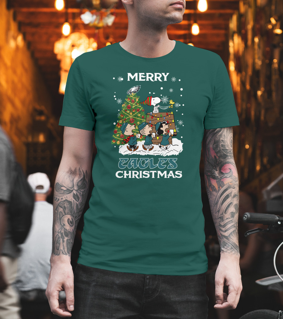Merry Eagles Christmas Philadelphia Peanuts Christmas Tree Snoopy Woodstock T-Shirt