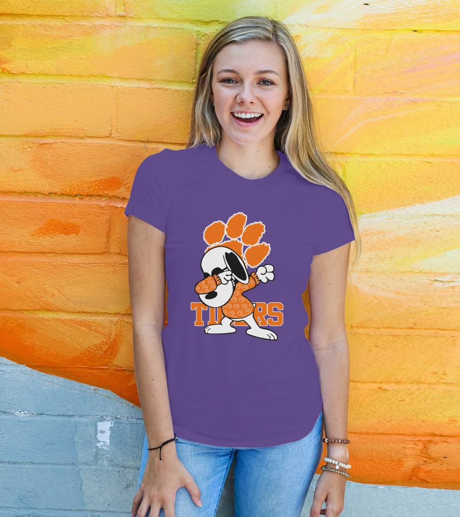 Snoopy Dabbing Clemson Tigers Paw Prints T-Shirt