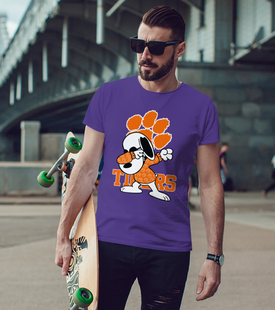 Snoopy Dabbing Clemson Tigers Paw Prints T-Shirt