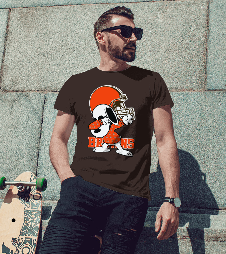 Cleveland Browns Snoopy Dabbing Football Helmet T-Shirt