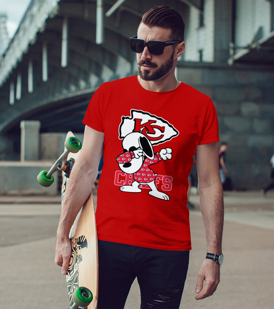 Kansas City Chiefs Snoopy KC Logo Dabbing Chiefs T-Shirt