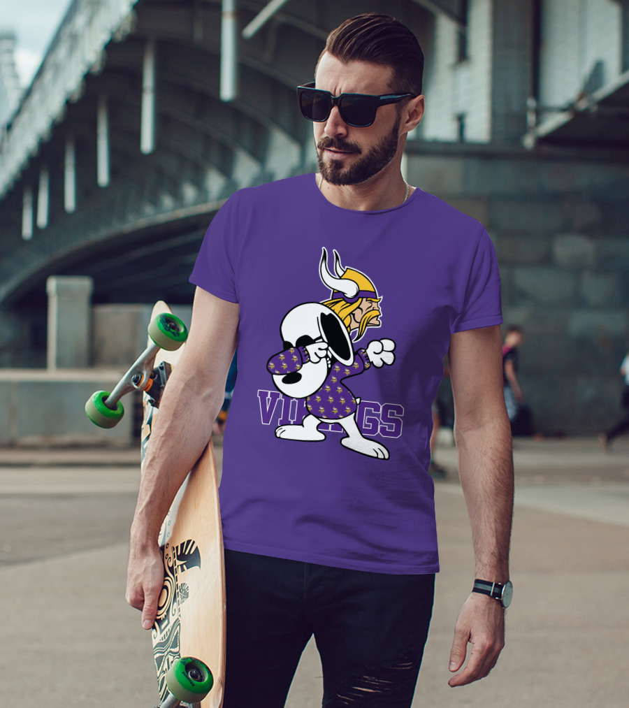 Minnesota Vikings Snoopy Dabbing Peanuts Football Fandom T-Shirt