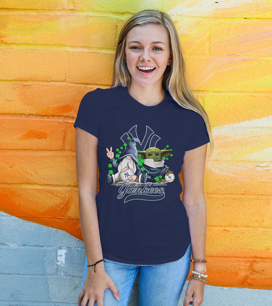 Yankees Gnome Baby Yoda Clover Baseball Hug T-Shirt