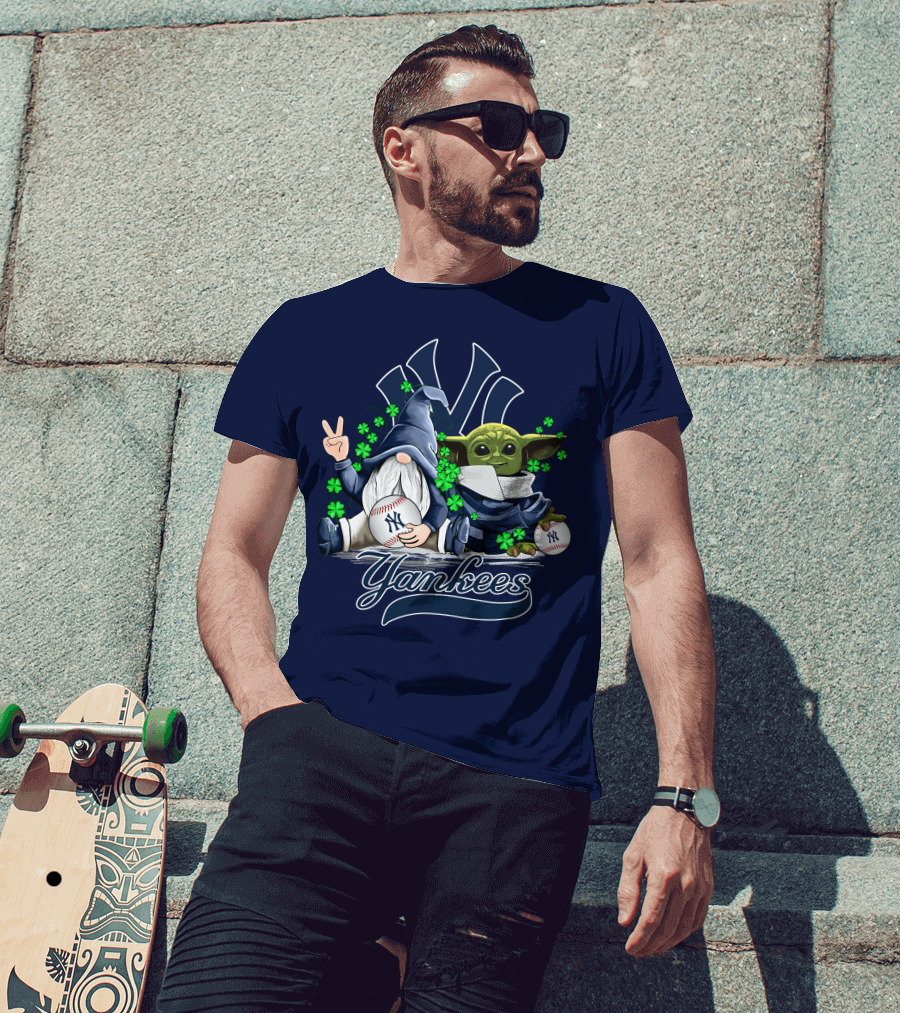 Yankees Gnome Baby Yoda Clover Baseball Hug T-Shirt