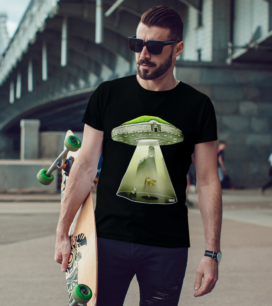 Newgrange UFO Encounter Ancient Aliens UAP Beam T-Shirt