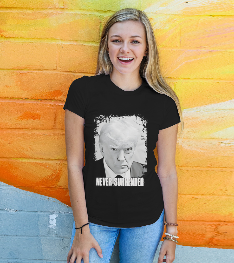 Never Surrender Donald Trump Black And White T-Shirt