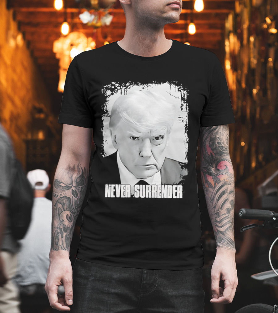 Never Surrender Donald Trump Black and White T-Shirt