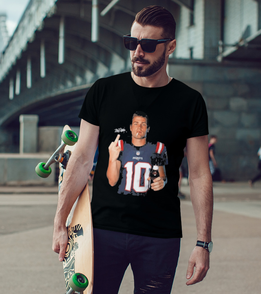 Patriots Number 10 Middle Finger Gesture Smoking Beer T-Shirt