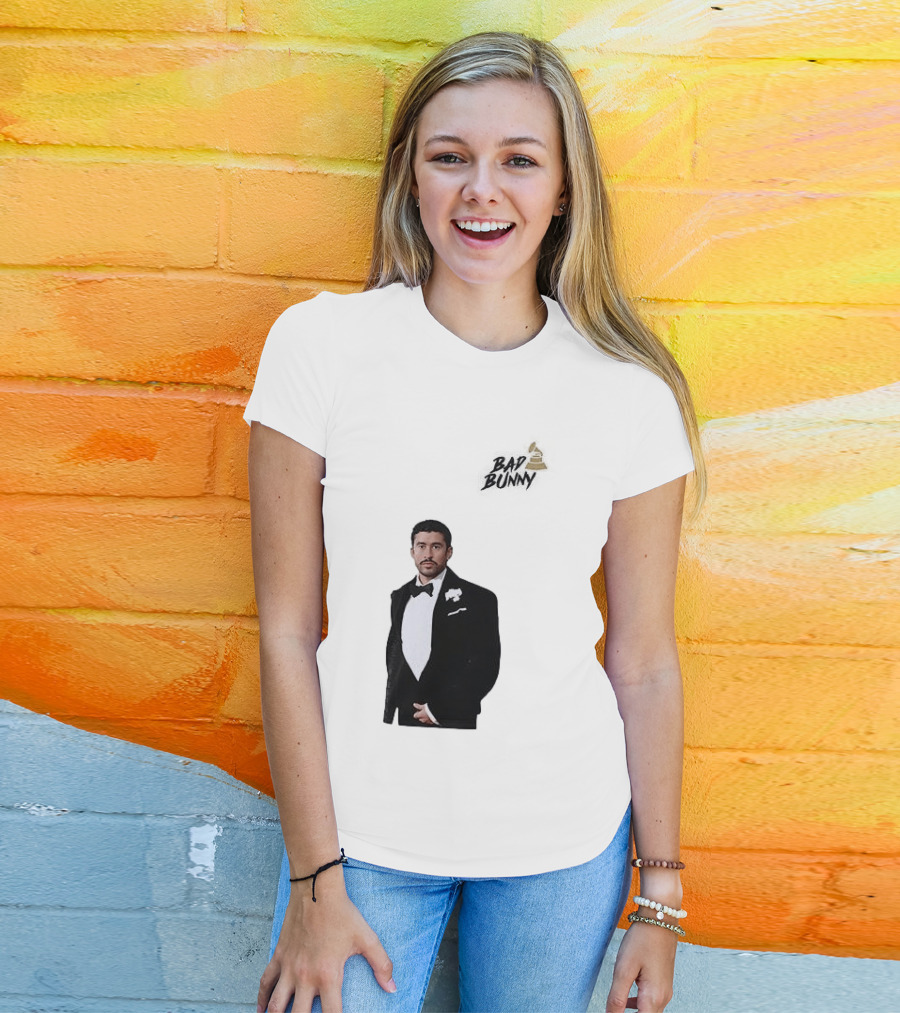 Bad Bunny Grammys Debi Tirar Mas Fotos Album Of The Year T-Shirt