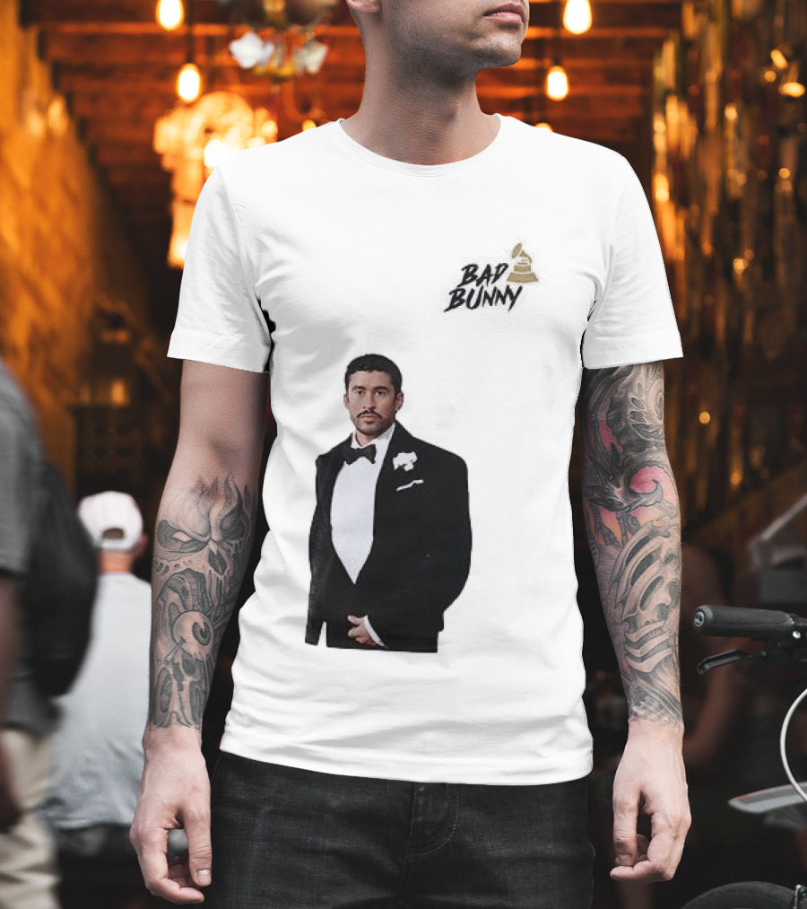 Bad Bunny Grammys Debi Tirar Mas Fotos Album Of The Year T-Shirt
