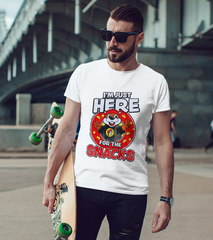 I'm Just Here For The Snacks Buc Ee's Fun Cartoon T-Shirt