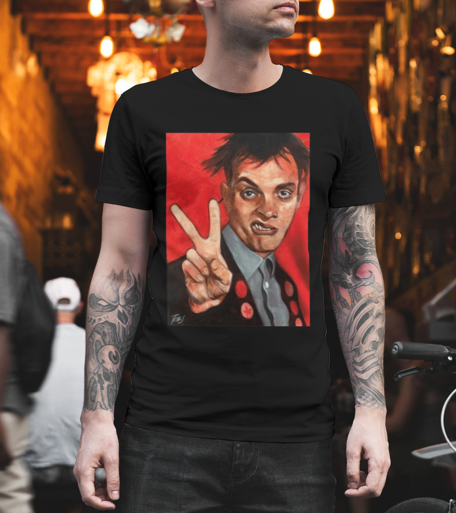 Chris Robinson Vivyan Rick Young Ones Portrait Two Finger Gesture T-Shirt