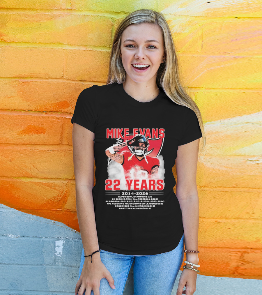 Mike Evans 22 Years 2014 2026 Red Jersey Salute Football Player T-Shirt