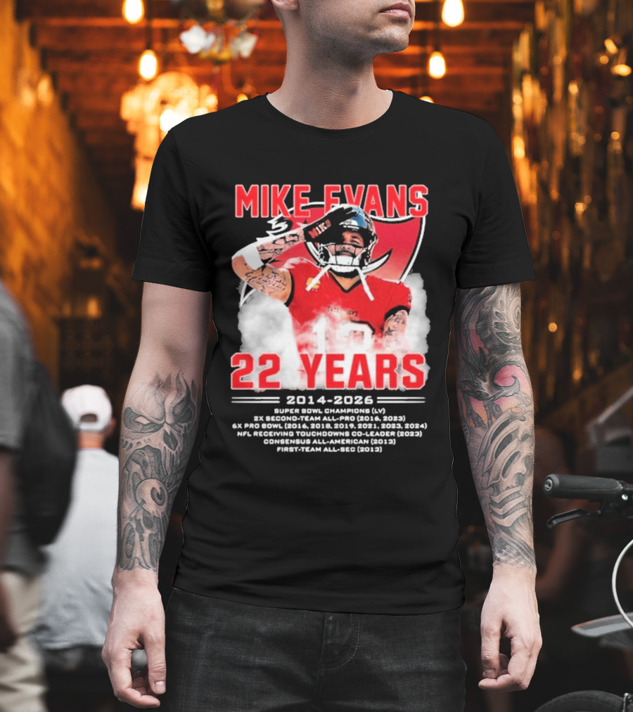 Mike Evans 22 Years 2014 2026 Red Jersey Salute Football Player T-Shirt