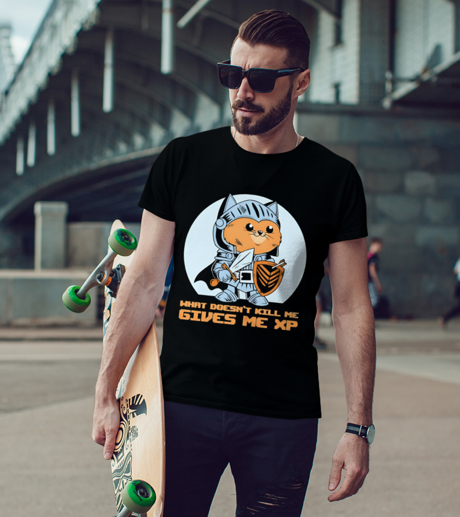 Knight Cat Holding Sword And Shield What Doesn't Kill Me Gives Me XP T-Shirt