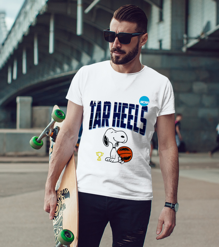 North Carolina Tar Heels Snoopy Basketball NCAA March Madness 2026 T-Shirt