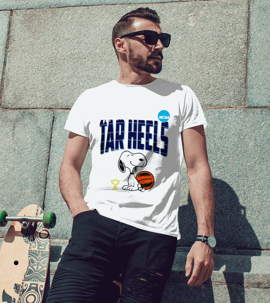 North Carolina Tar Heels Snoopy Basketball NCAA March Madness 2026 T-Shirt