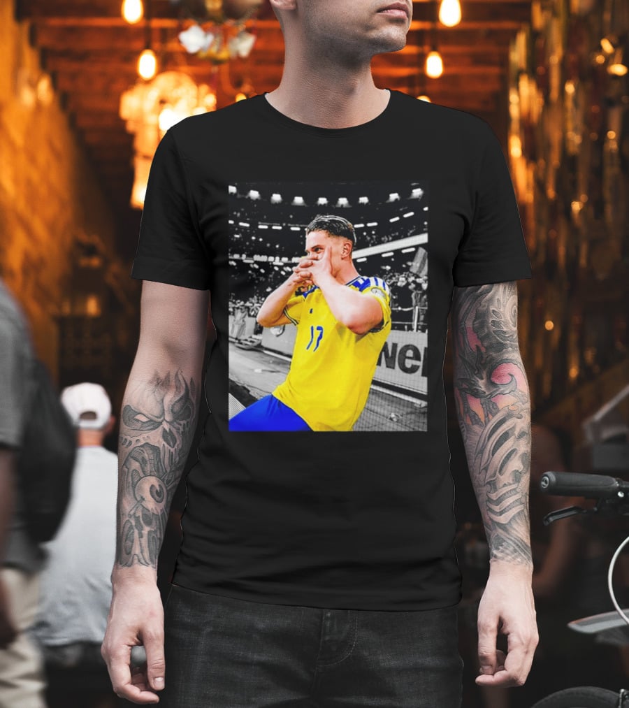Viktor Gyokeres Sweden Yellow Soccer Jersey Celebration T-Shirt