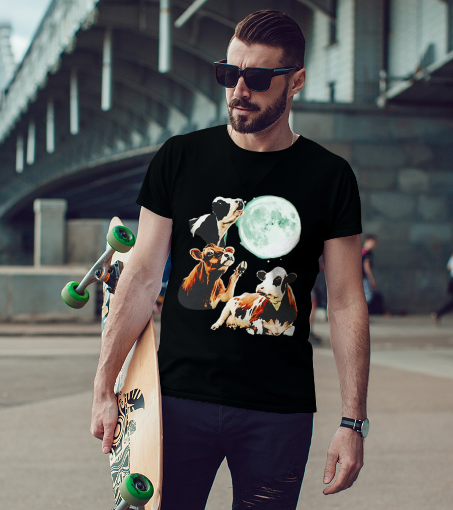Cow Howling At Moon With Three Cows And Full Moon Scene T-Shirt