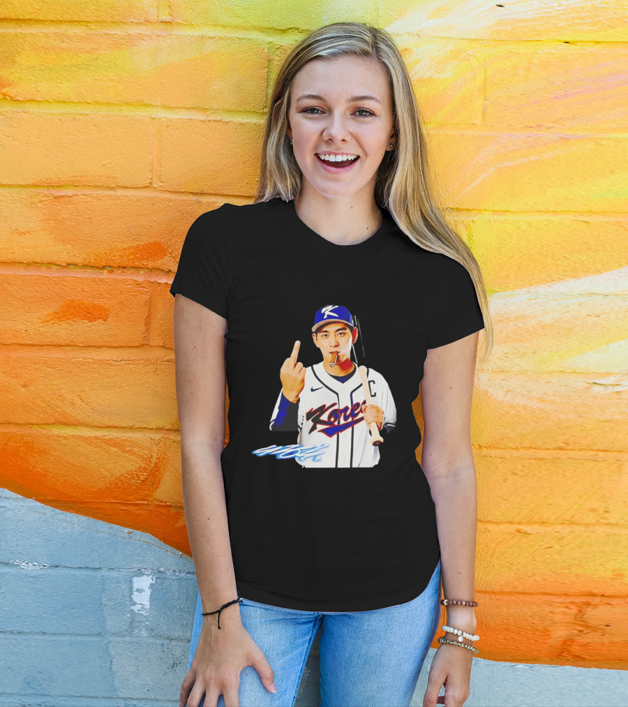 Korea World Baseball Jung Hoo Lee Smoking Cigar Middle Finger T-Shirt