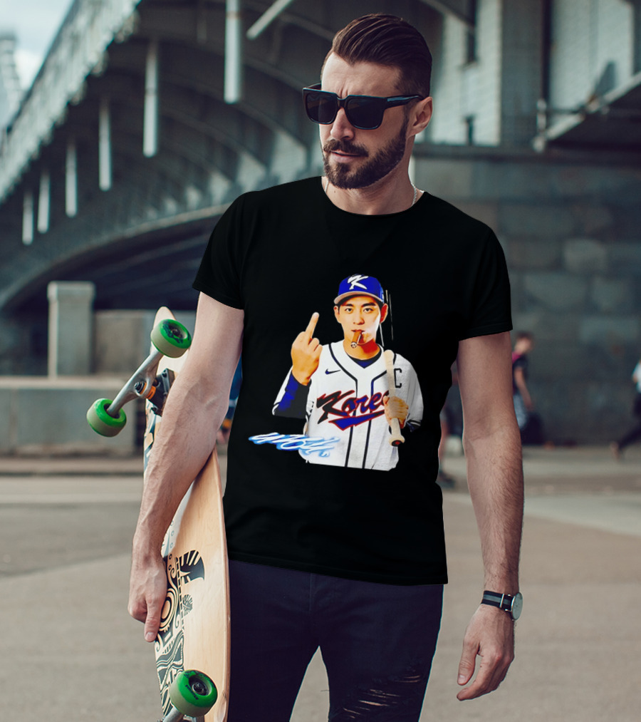Korea World Baseball Jung Hoo Lee Smoking Cigar Middle Finger T-Shirt