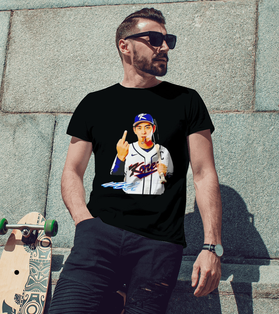 Korea World Baseball Jung Hoo Lee Smoking Cigar Middle Finger T-Shirt