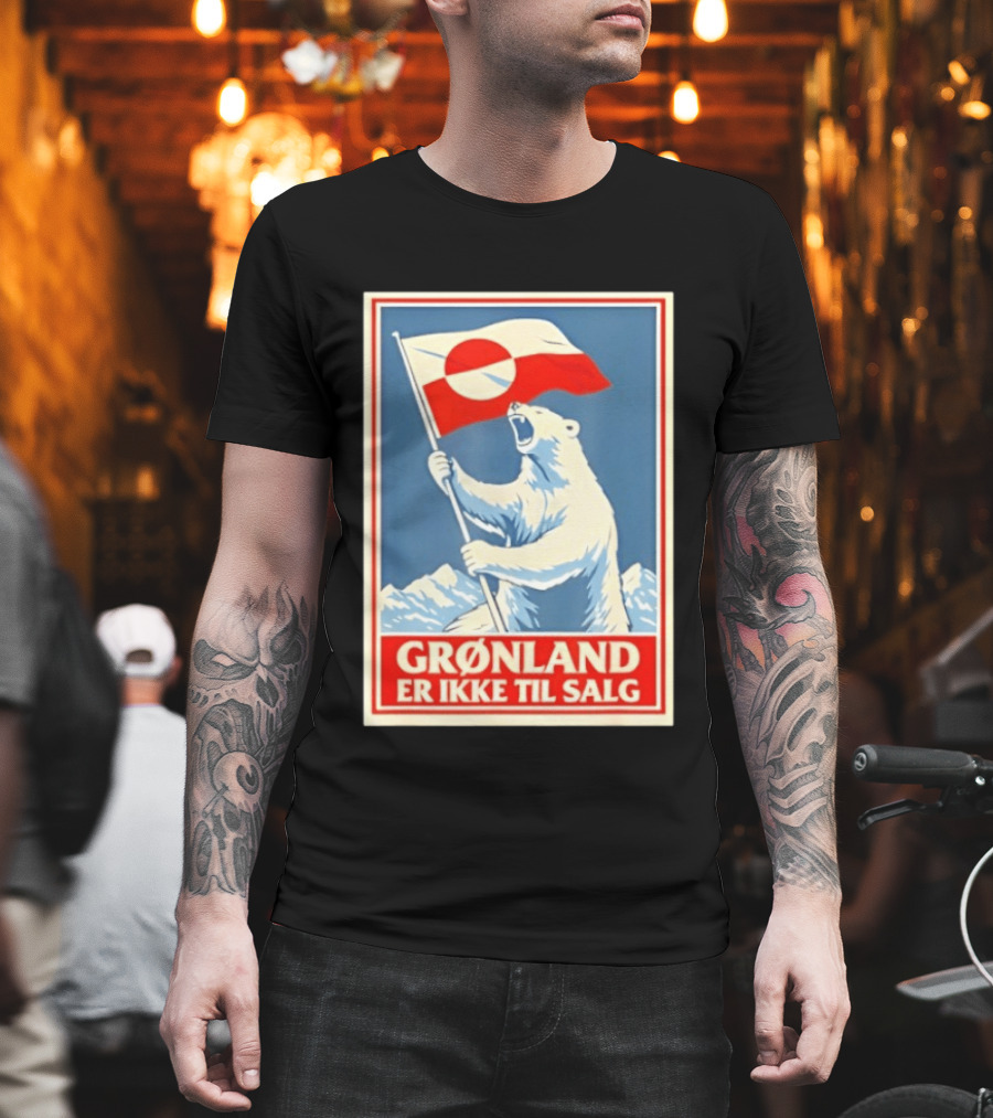 Grønland Er Ikke Til Salg Polar Bear Holding Greenland Flag T-Shirt