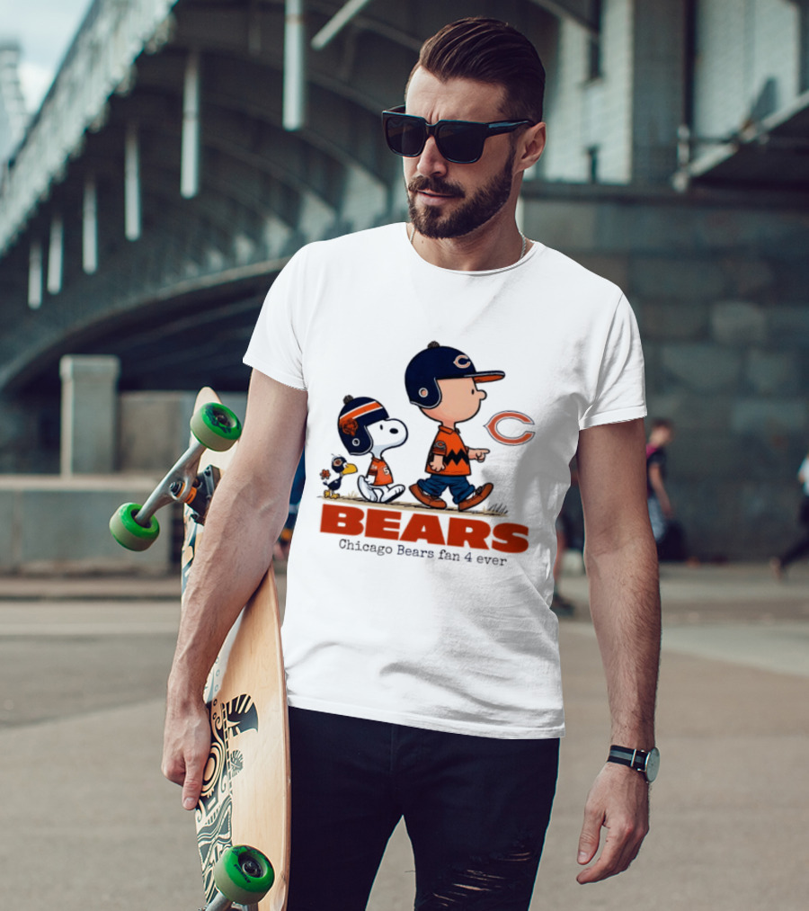 Chicago Bears Fan 4 Ever Snoopy Vs Charlie Brown T-Shirt