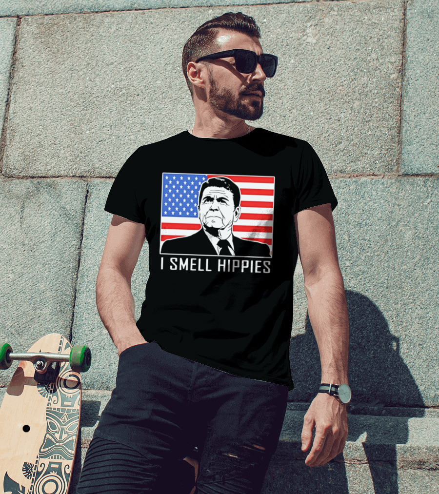 I Smell Hippies Ronald Reagan American Flag Stars And Stripes T-Shirt