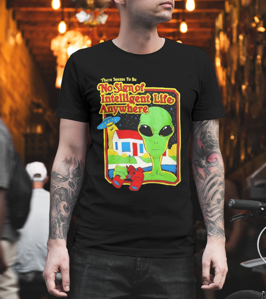 There Seems To Be No Sign Of Intelligent Life Anywhere Alien Green Martian Binoculars Retro Comic T-Shirt