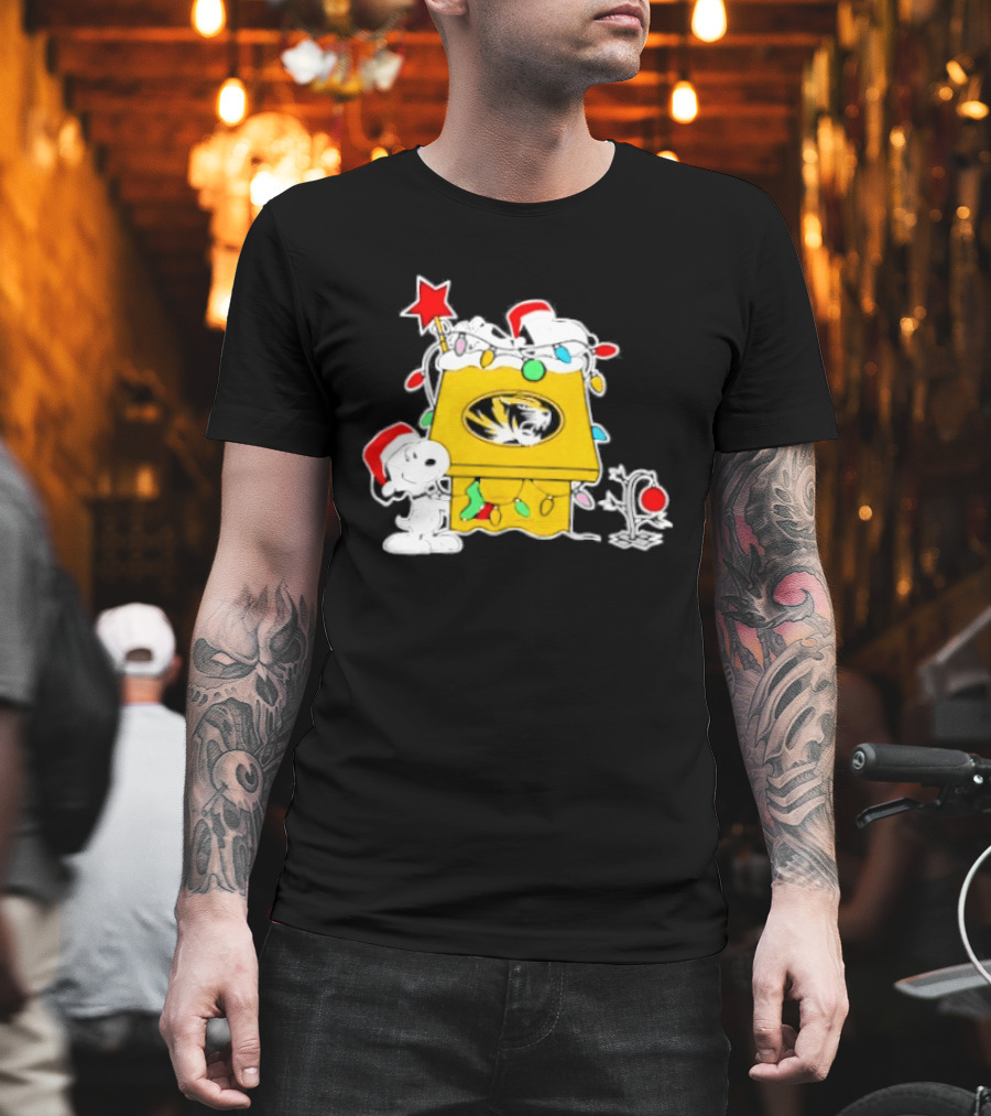 Snoopy Missouri Tigers Christmas Holiday 2025 Peanuts Festive Celebration T-Shirt