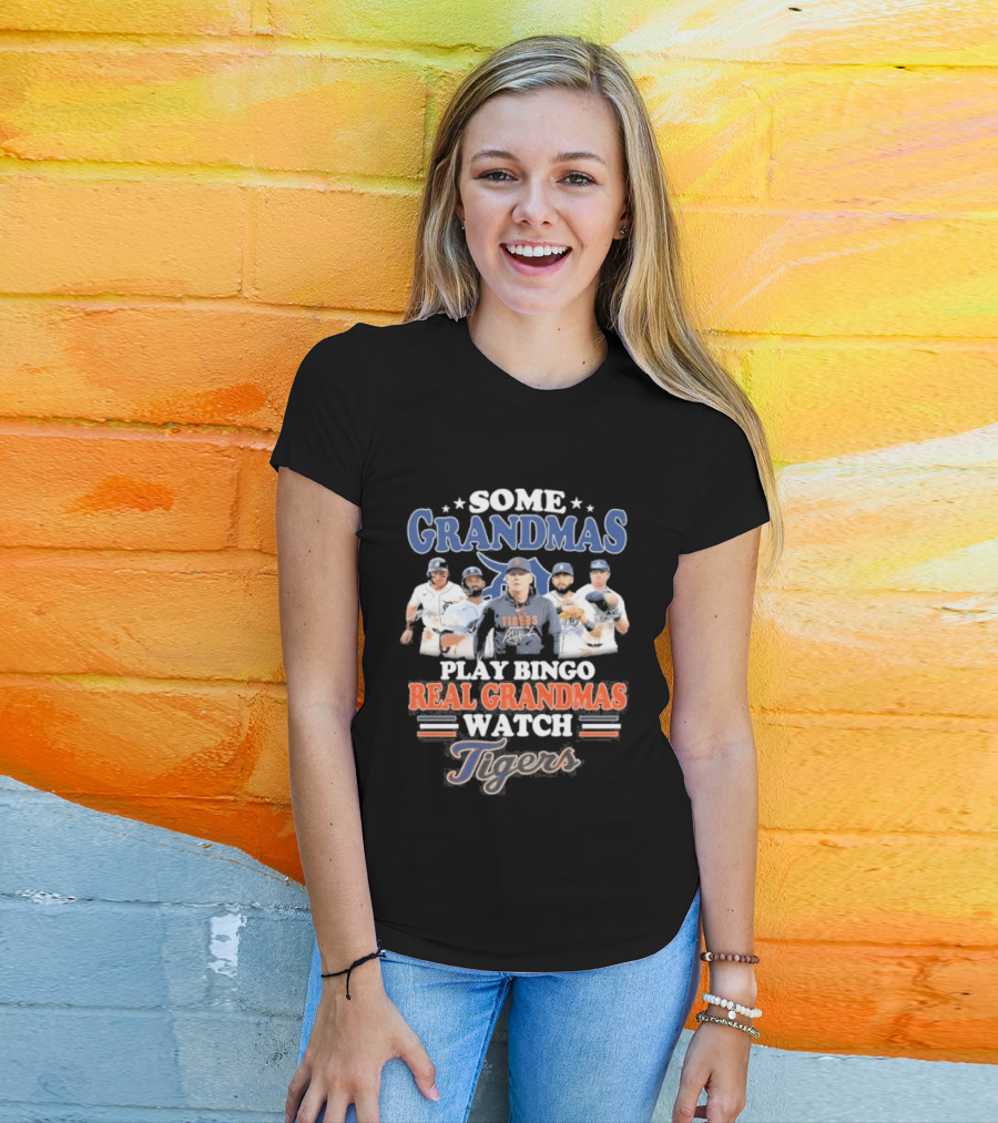 Some Grandmas Play Bingo Real Grandmas Detroit Tigers T-Shirt