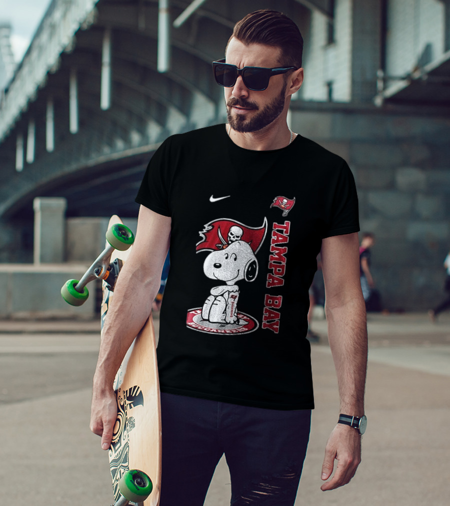 Tampa Bay Buccaneers Snoopy Football Memories Peanuts Collaboration T-Shirt