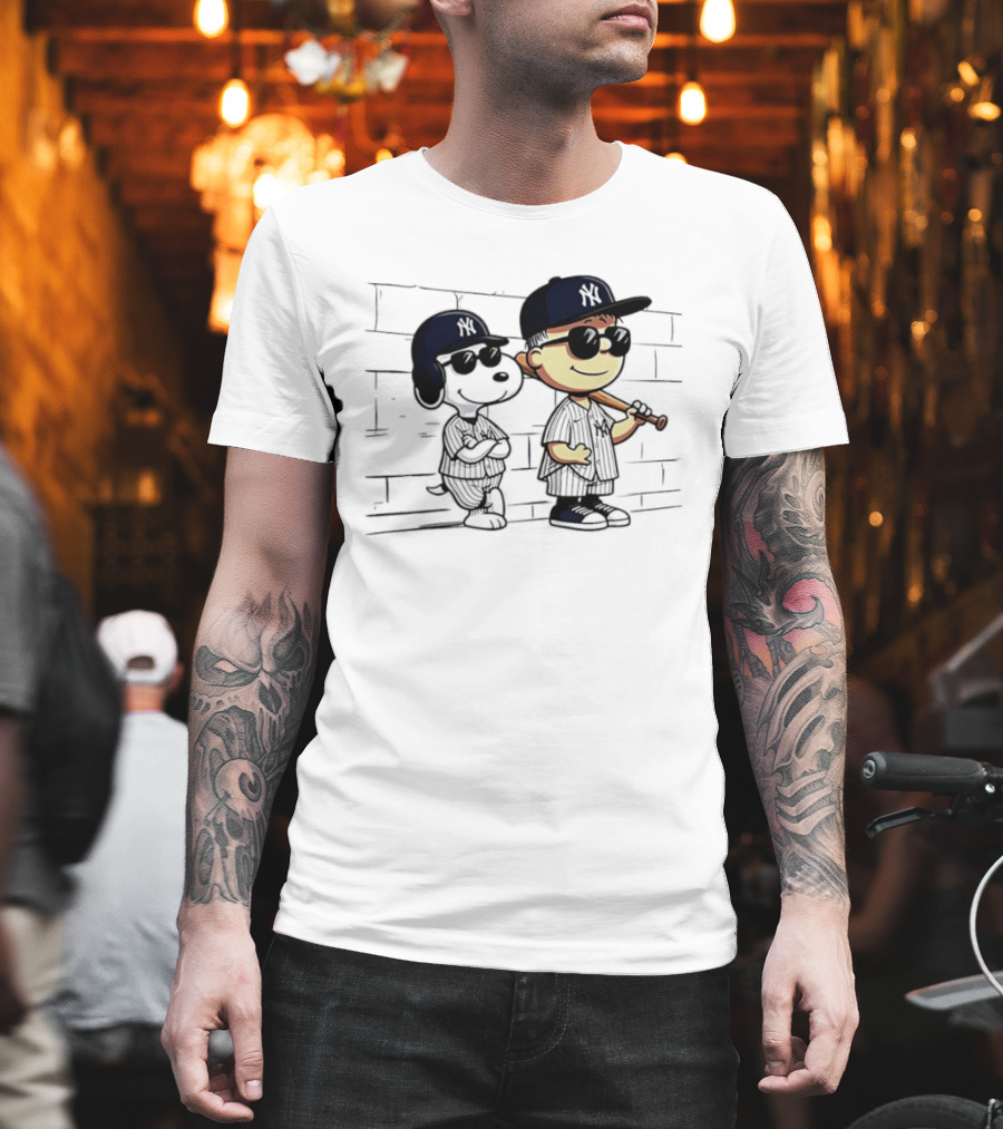 Peanuts Snoopy Charlie Brown New York Yankees Baseball Fan Collection T-Shirt