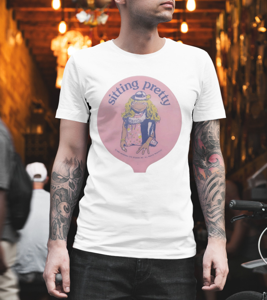 Sitting Pretty 1982 Universal City Studios ET T-Shirt