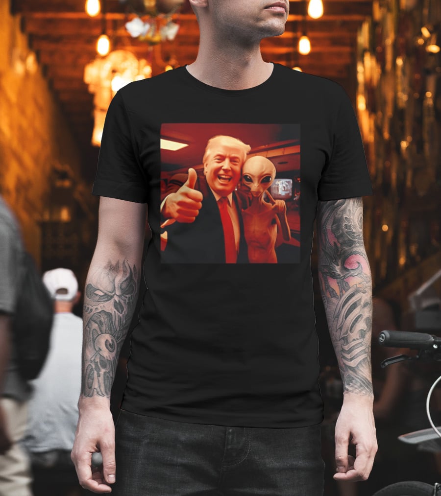 Trump Alien Selfie Ultimate UFO Disclosure Image T-Shirt