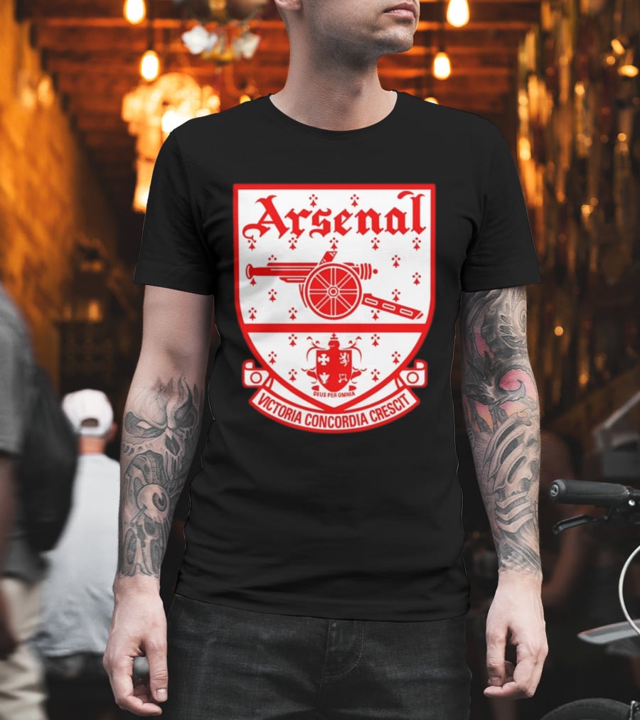 Arsenal FC Crest Deus Per Omnia Victoria Concordia Crescit T-Shirt