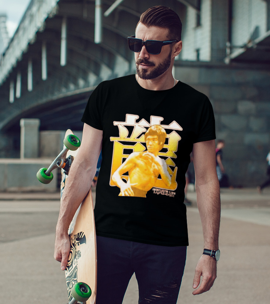 Bruce Lee Iconic Martial Arts Pose Chinese Characters T-Shirt