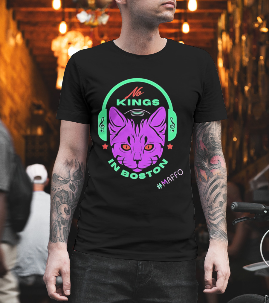 No Kings In Boston Cat With Headphones #Maffo T-Shirt
