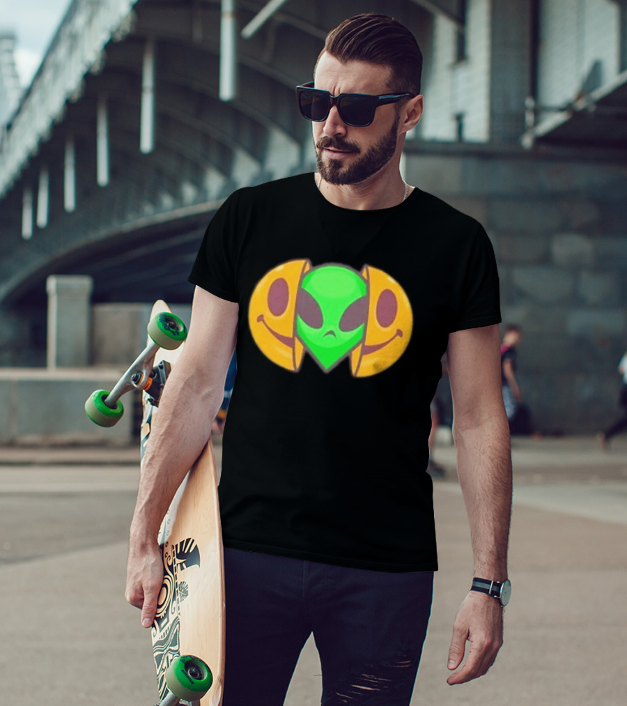 Grounded 2 Willow Alien In Halloween Jack O' Lantern Mask T-Shirt