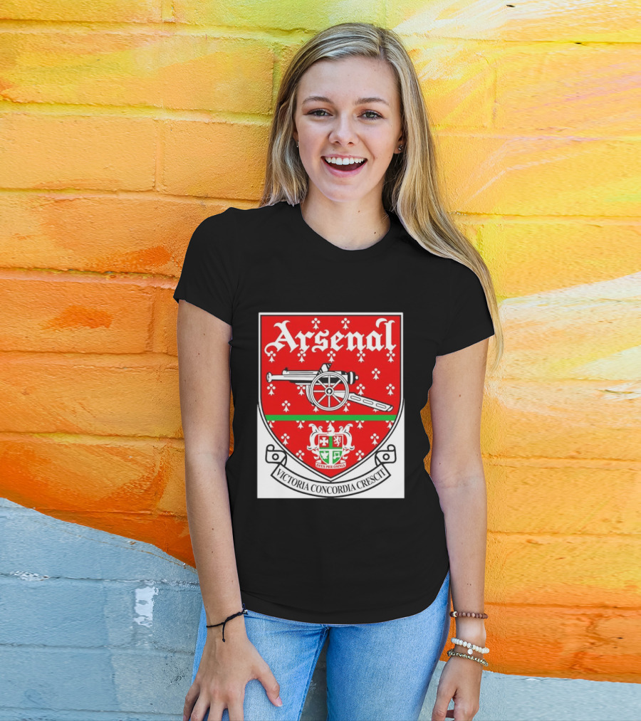 Arsenal FC Victoria Concordia Crescit Deus Per Omnia Crest Featuring Classic Cannon And Shield T-Shirt