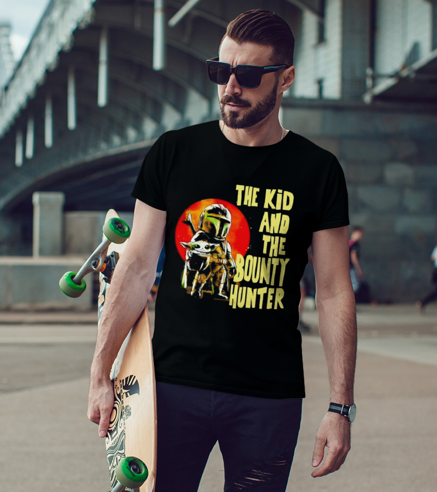 The Kid And The Bounty Hunter Grogu Din Djarin Star Wars Mandalorian Red Circle T-Shirt