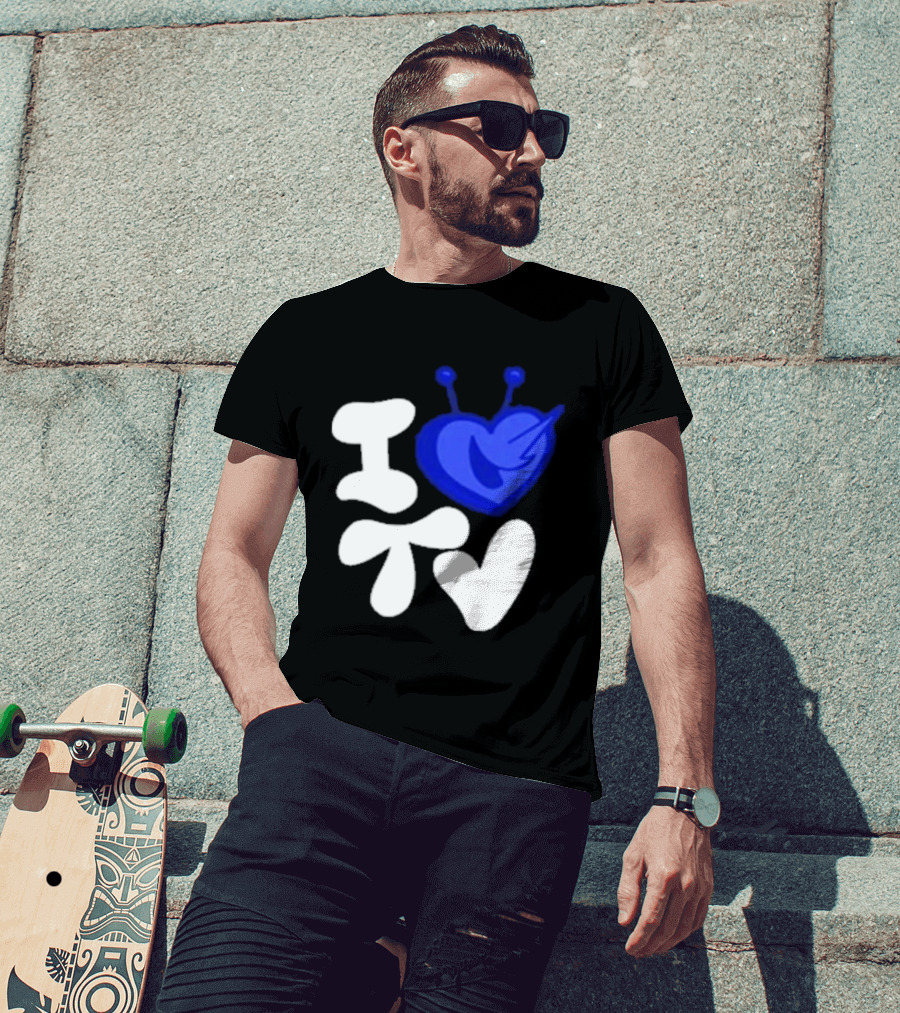 Paperboxmart I Love TV Blue Heart Antenna T-Shirt