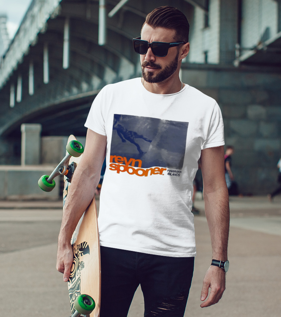 Reyn Spooner Hawaiian Islands Surfing Waves T-Shirt