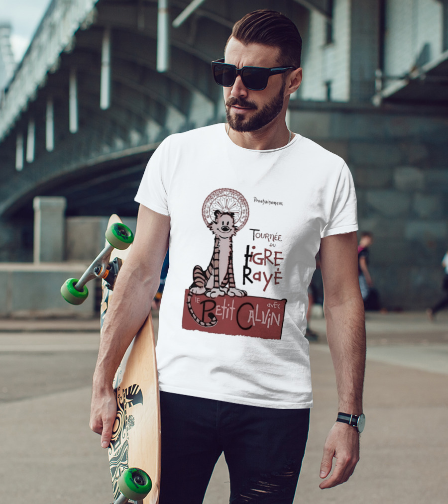 Tournée Du Tigre Raye Le Petit Calvin Avec Hobbes T-Shirt