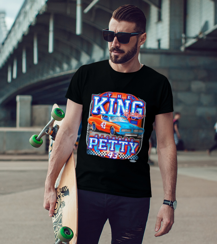 Richard Petty The King No 43 NASCAR Racing Car Checkered Flag T-Shirt