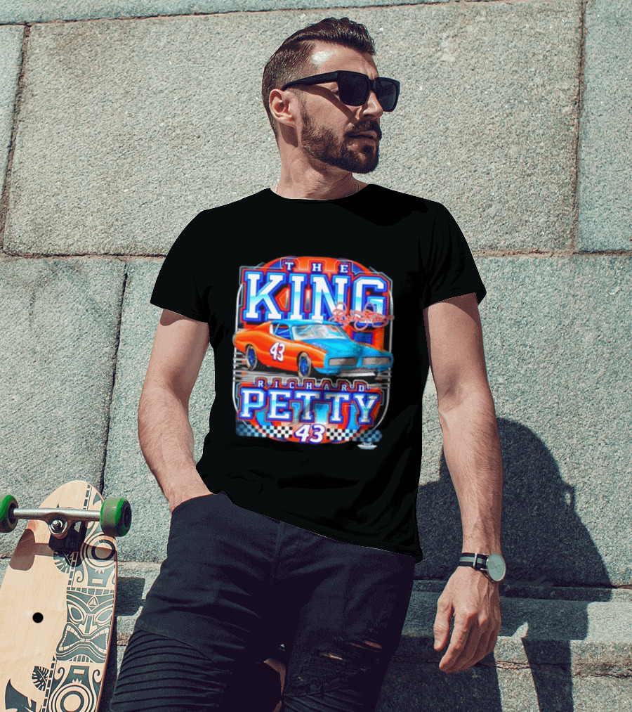 Richard Petty The King No 43 NASCAR Racing Car Checkered Flag T-Shirt